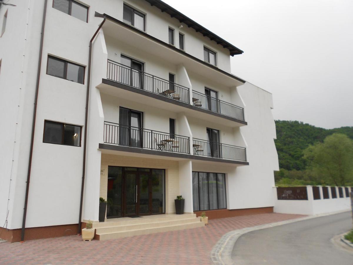 Hotel Andrana Caciulata Exterior foto