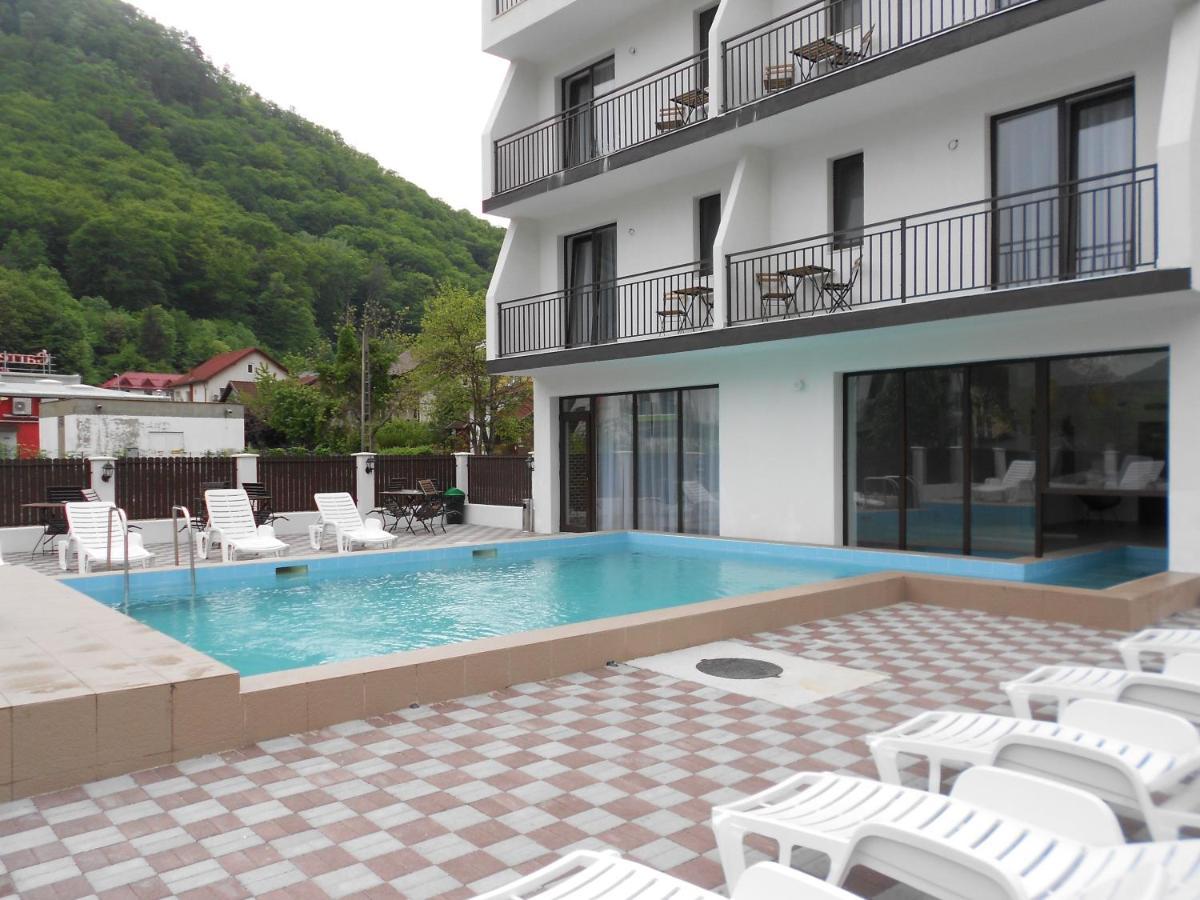 Hotel Andrana Caciulata Exterior foto